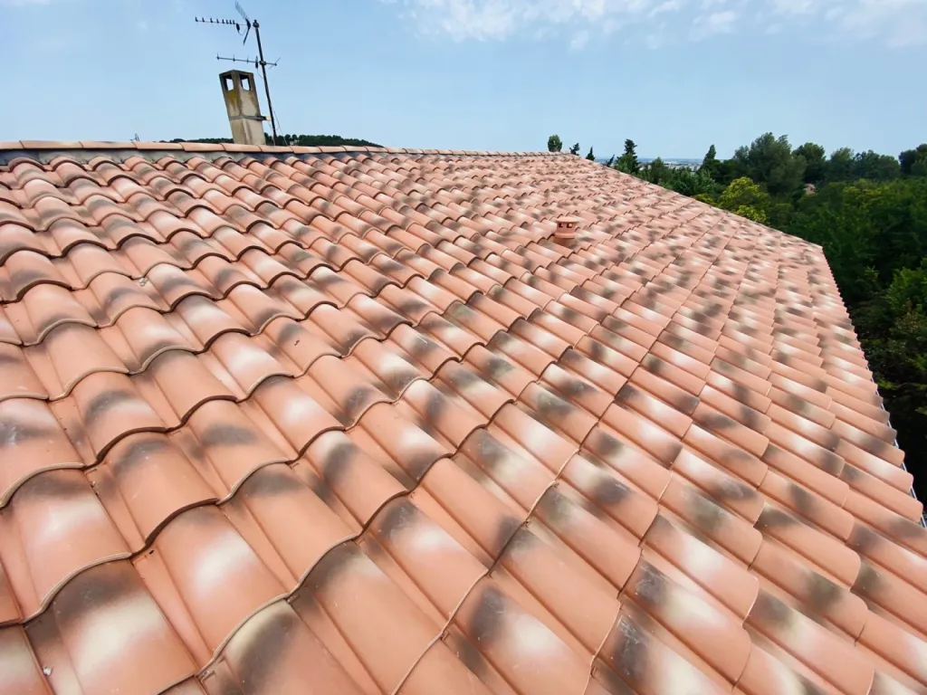 Remplacement d’une toiture de maison en tuiles Mécaniques Abeilles sur Aix en Provence