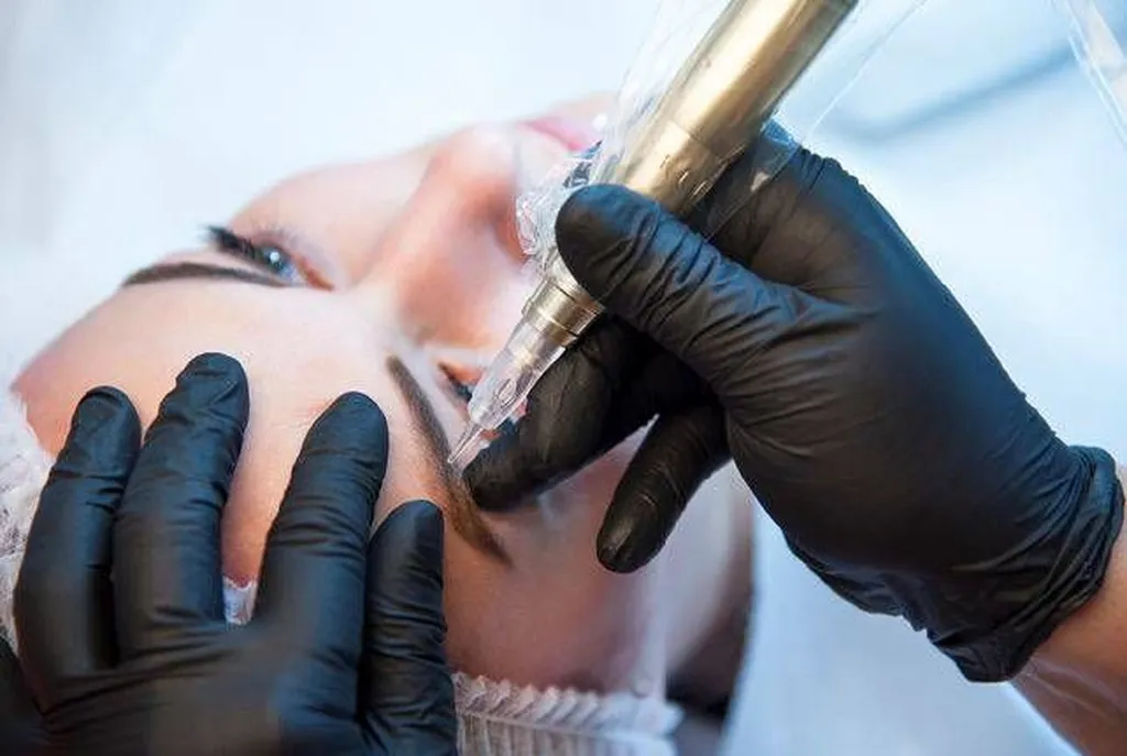 Réalisez un maquillage permanent des sourcils à Lyon