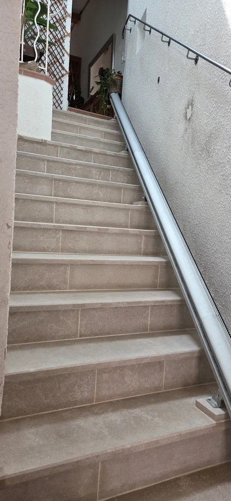 ESCALIER EN PIERRE NATURELLE DE SAHARA BEIGE