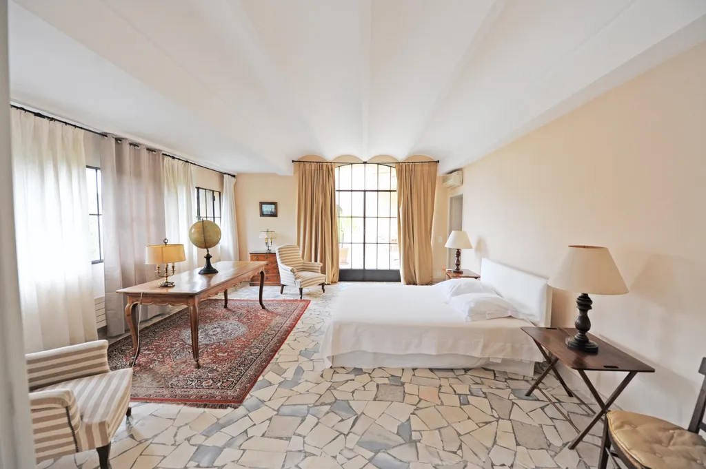 AVIGNON INTRA MUROS, rare demeure bourgeoise XIXème à la vente    