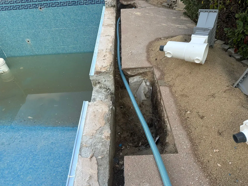 Réparation de canalisation de piscine fuyarde dans les Bouches-du-Rhône – dépannage tuyauterie, fuite sur canalisation enterrée à Aix-en-Provence