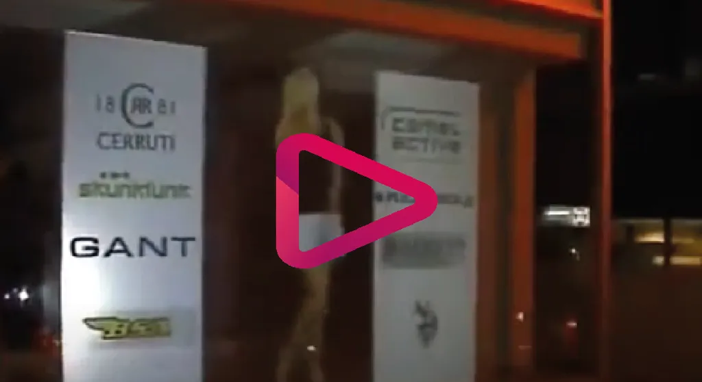 Quelle est la durée de vie d'un film sur une vitrine dynamique avec sa publicité?