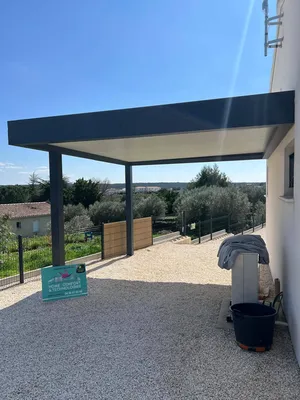 Installation d'un carport AKENA sur mesure entre Nîmes et Remoulins dans le Gard
