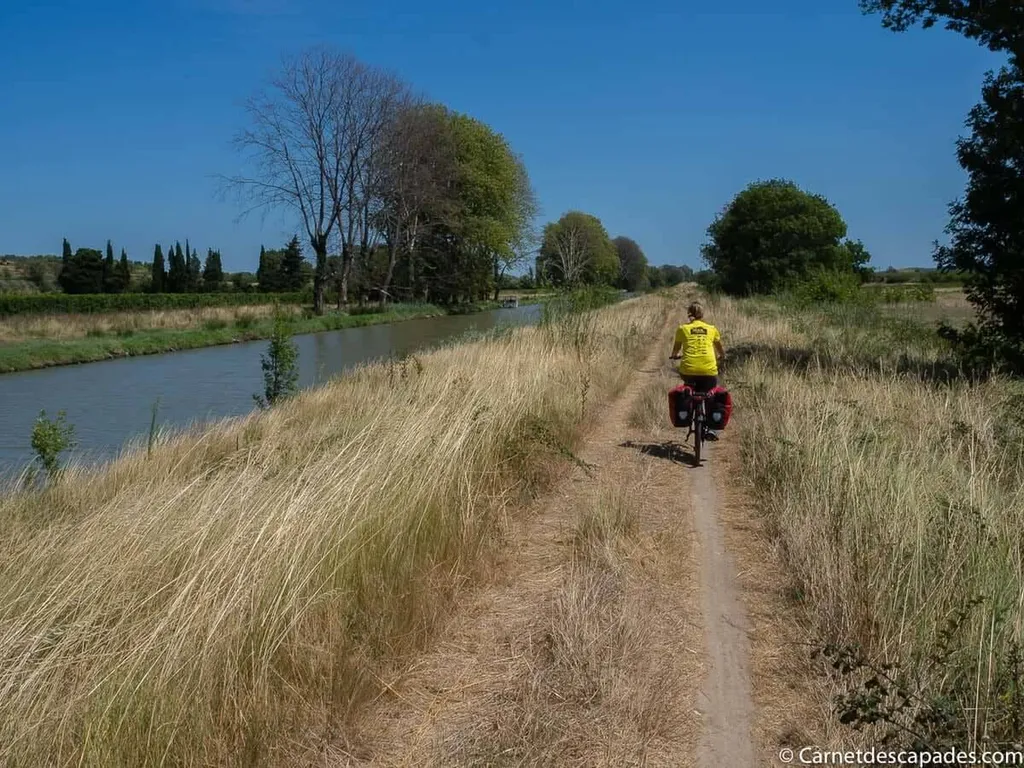Canal du Midi à Vias à faire en vélo proche du Cap d'Agde