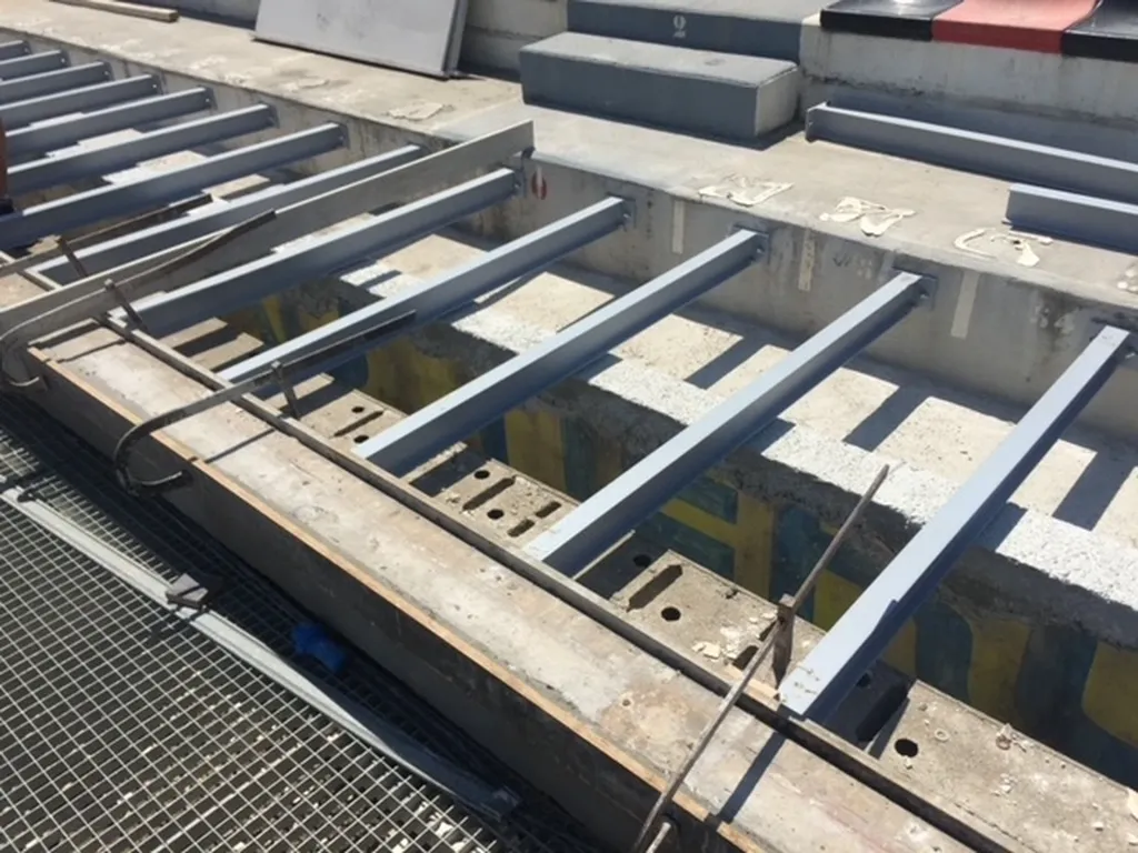 Ferronnerie d'art sur mesure à Lançon-de-Provence : fabrication de pergolas, garde-corps, portails, menuiseries métalliques et escaliers dans les Bouches-du-Rhône et PACA.