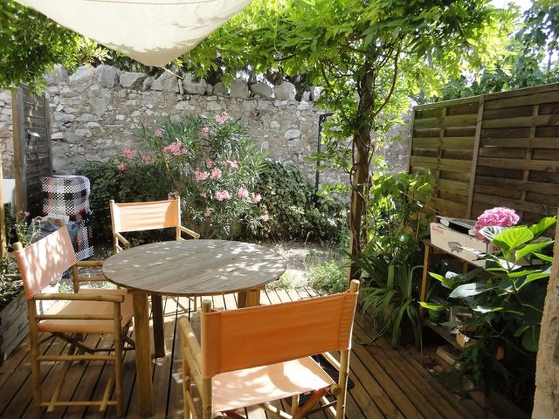 Maison de ville à vendre 4 Roquefort La Bédoule dans le centre ville avec 3 belles terrasses
