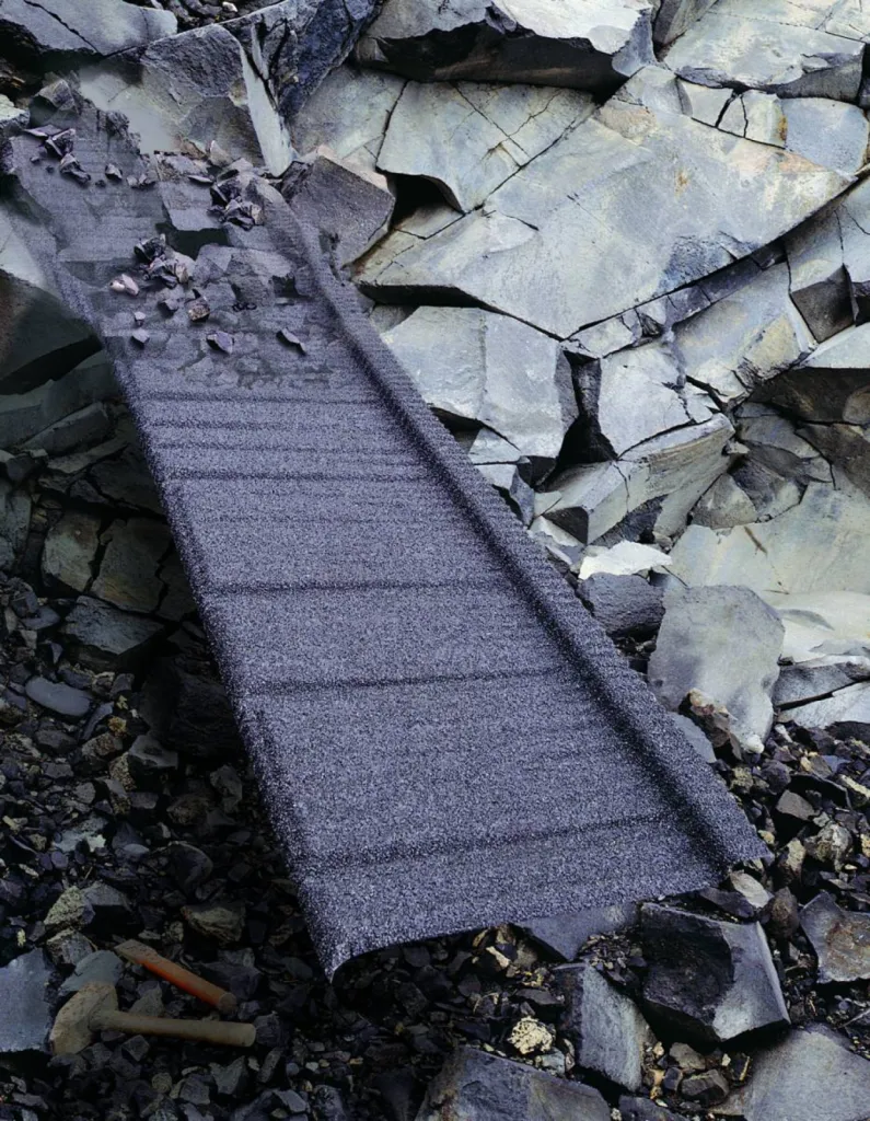 Les granules de pierre sur les Tuiles GERARD