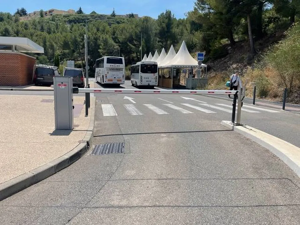 barrière automatique parking collectif