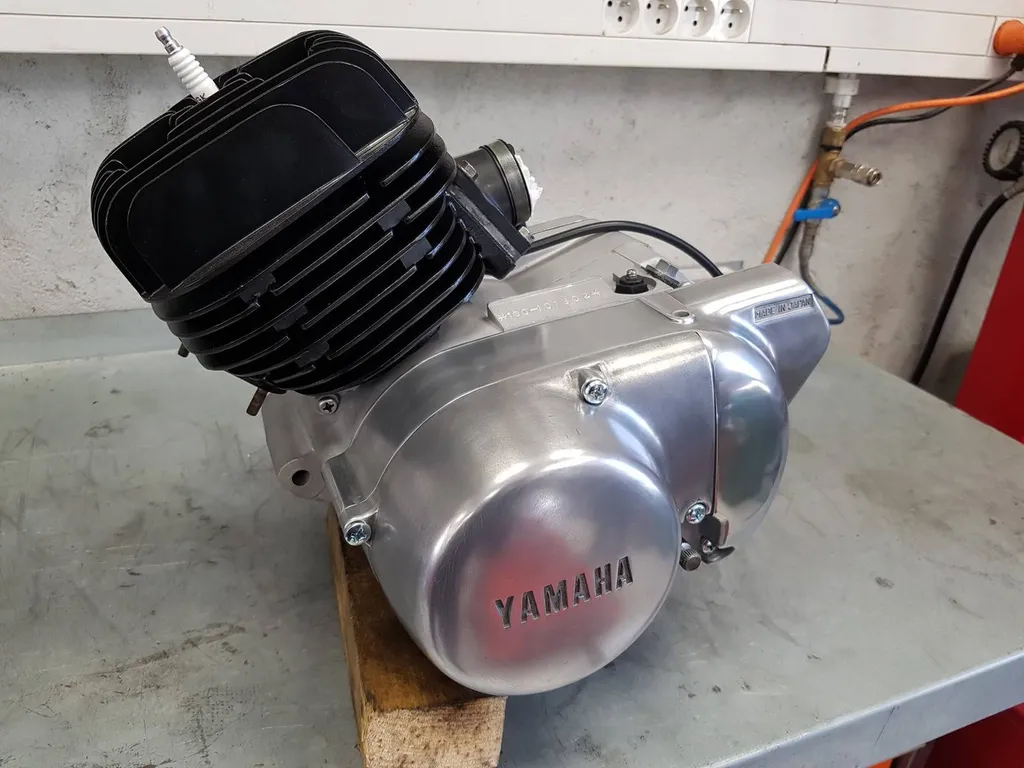 RESTAURATION YAMAHA DTE 125 DE 1977 SIX FOURS LES PLAGES