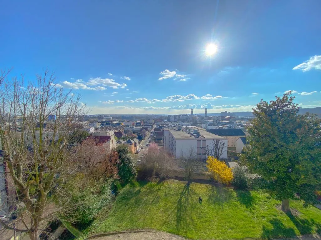 vue dégagée, hypercentre Rouen rive droite lumineux plein sud sans vis à vis