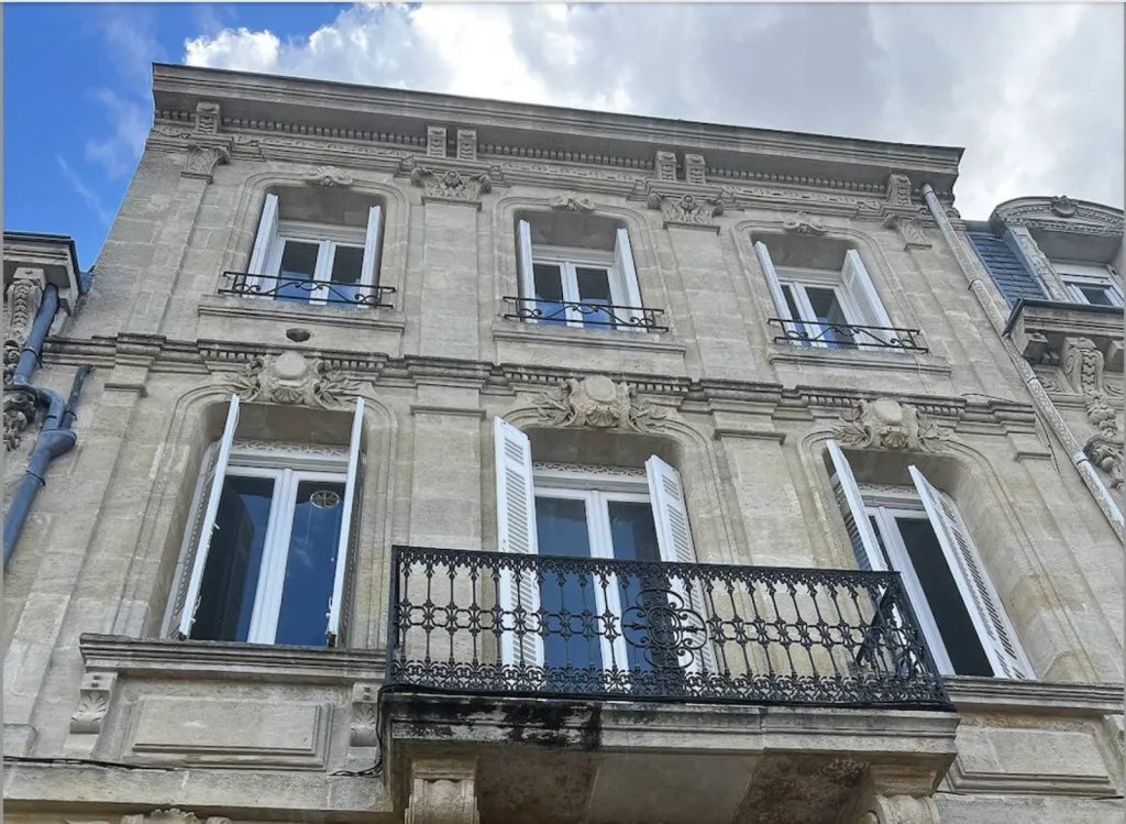 Appartement T3 dans Immeuble pierre Bordeaux Saint Seurin 
