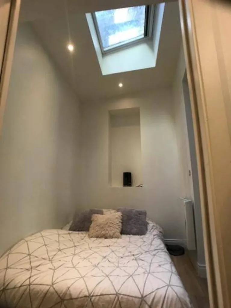 Situé au 03 rue du Contrat Social à Rouen