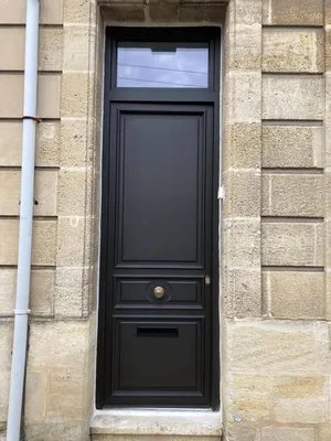 Porte d'entrée PVC sur Bordeaux fabriquée sur-mesure pour une échoppe bordelaise