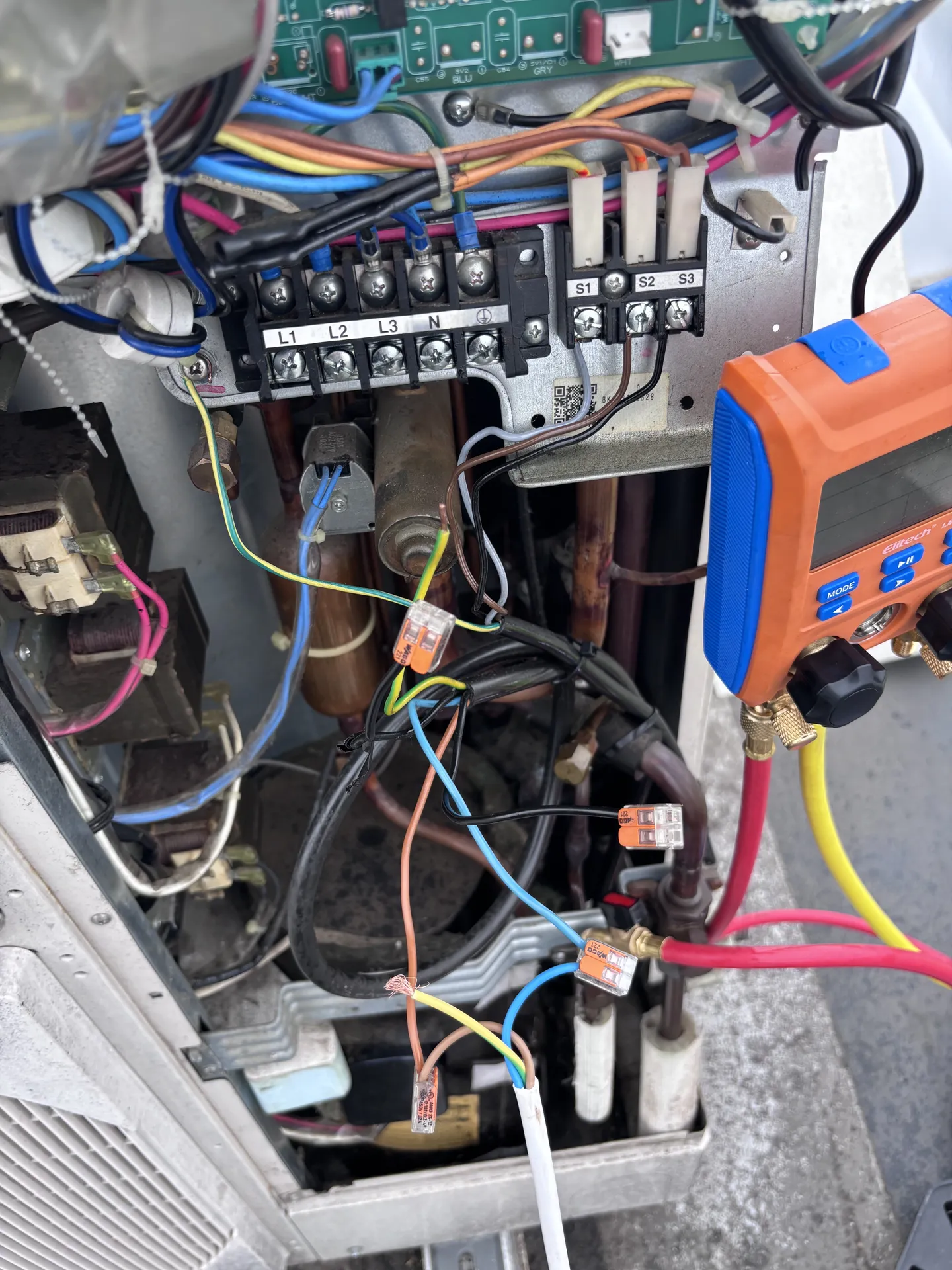 Recherche de fuite et recharge gaz climatisation Mitsubishi a Bondy
