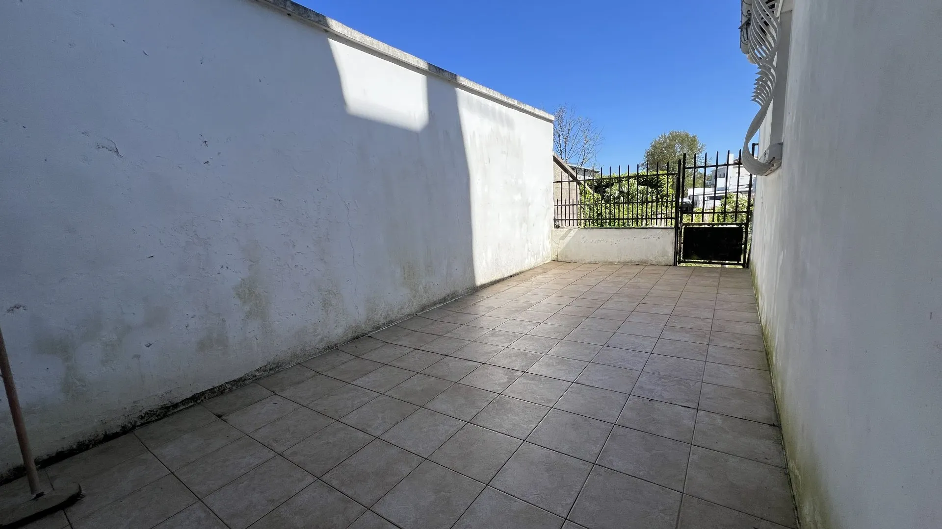 A vendre Maison de maître 265m² avec 7 chambres, parquet ancien, dépendance et garage double, terrain clos 980m², fort potentiel rénovation au cœur du Tréport 76470.