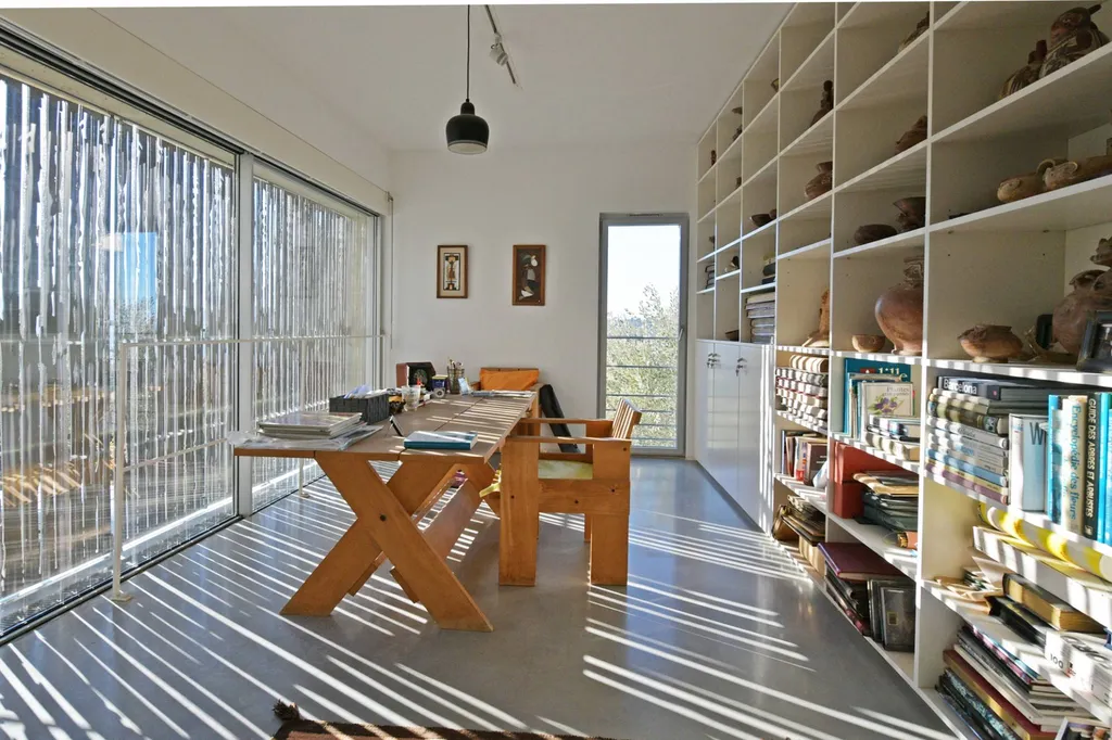 Propriété bioclimatique en position dominante proche village des Monts de Vaucluse   