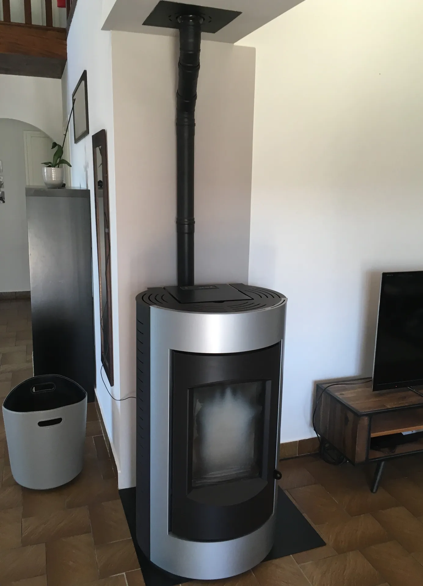 Installation d’un poêle à granulés à Jassans-Riottier pour réduire les factures d’énergie et améliorer le confort thermique