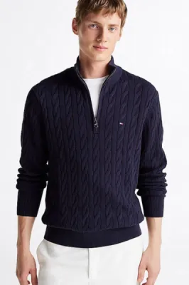Pull Zippé en Maille Torsadée Tommy Hilfiger désert Sky disponible chez Urban Chic à Dieppe