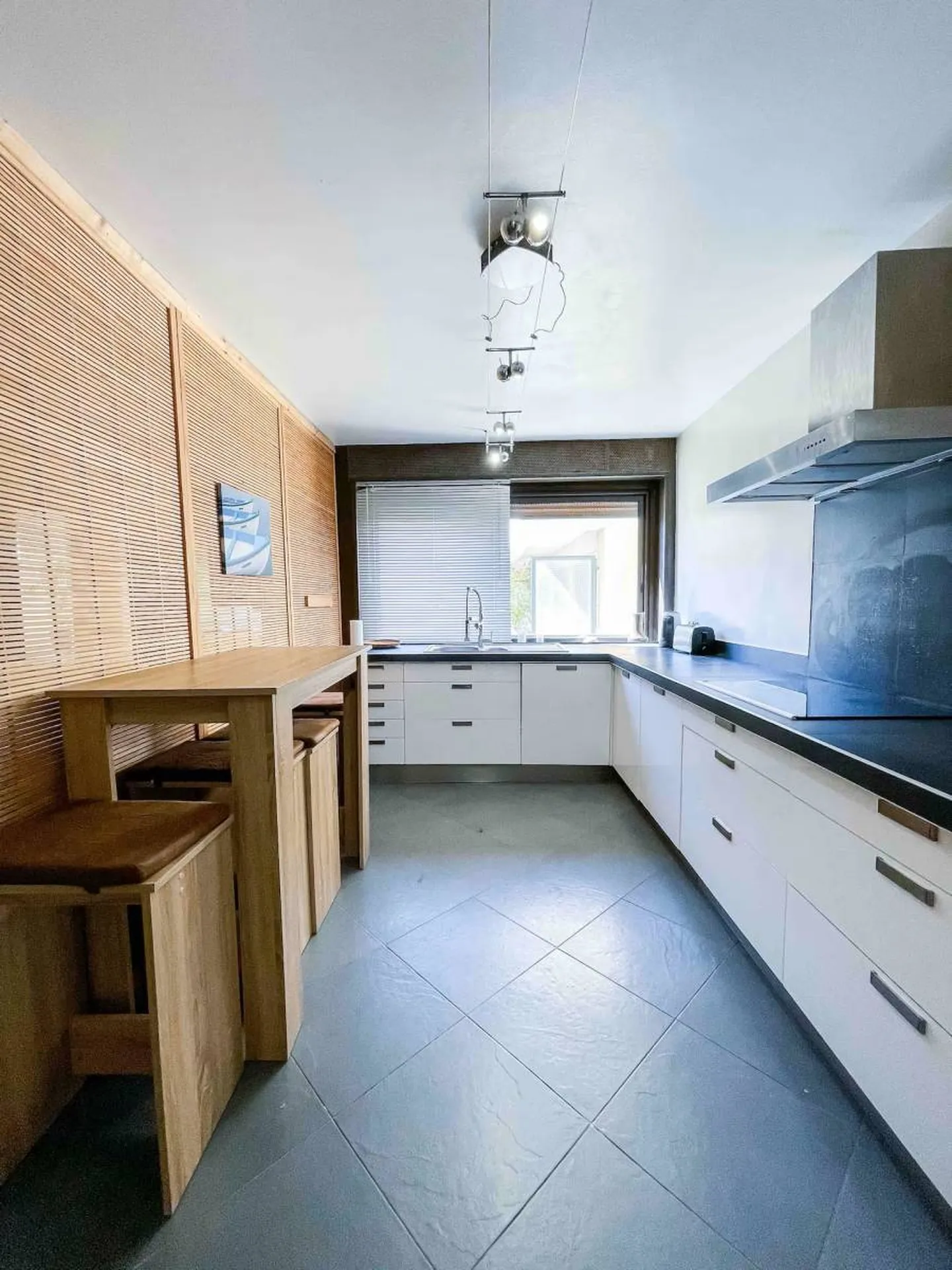 Vente appartement T4 Cassis  avec vaste terrasse dans résidence sécurisée derrière le port