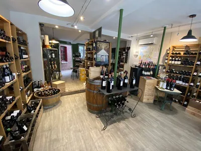 Rare à la vente, idéal investisseur immeuble de rapport normand à fort potentiel avec murs commerciaux dans un centre ville dynamique dans la région de Pont-l'évêque 14130