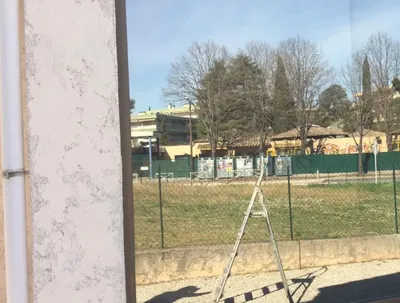 Pose de votre film adhésif transparent ou coloré pour votre vitrine ou bureau