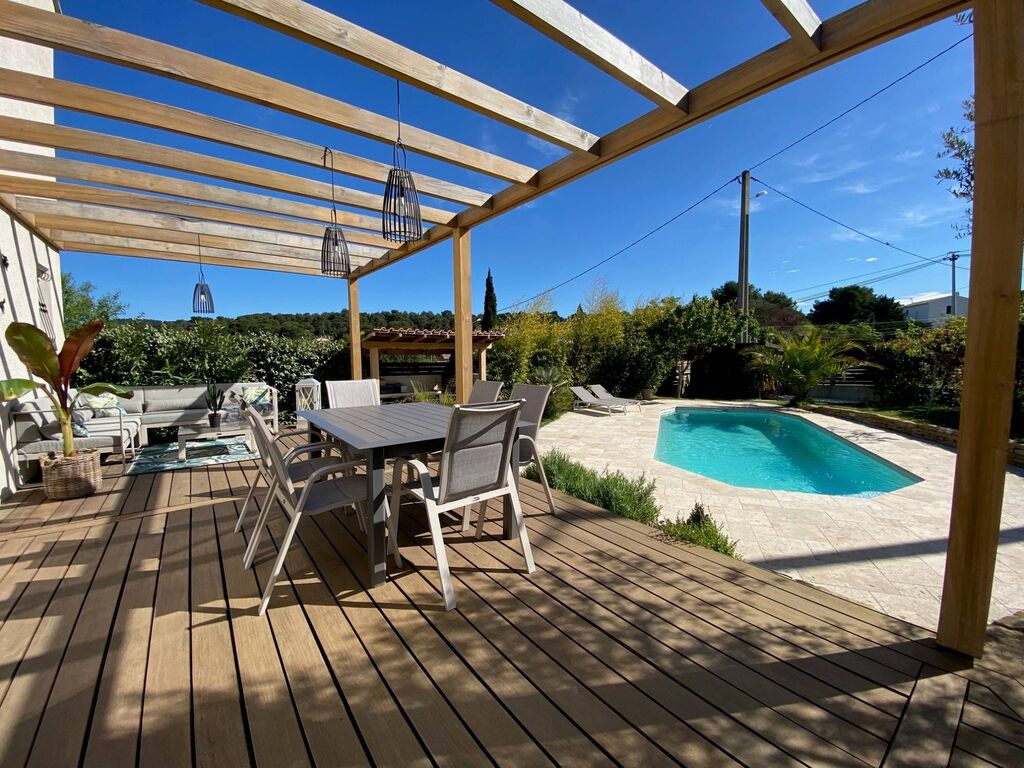 Maison T4 Roquefort la Bédoule quartier recherché Piscine, terrain plat et paysager 