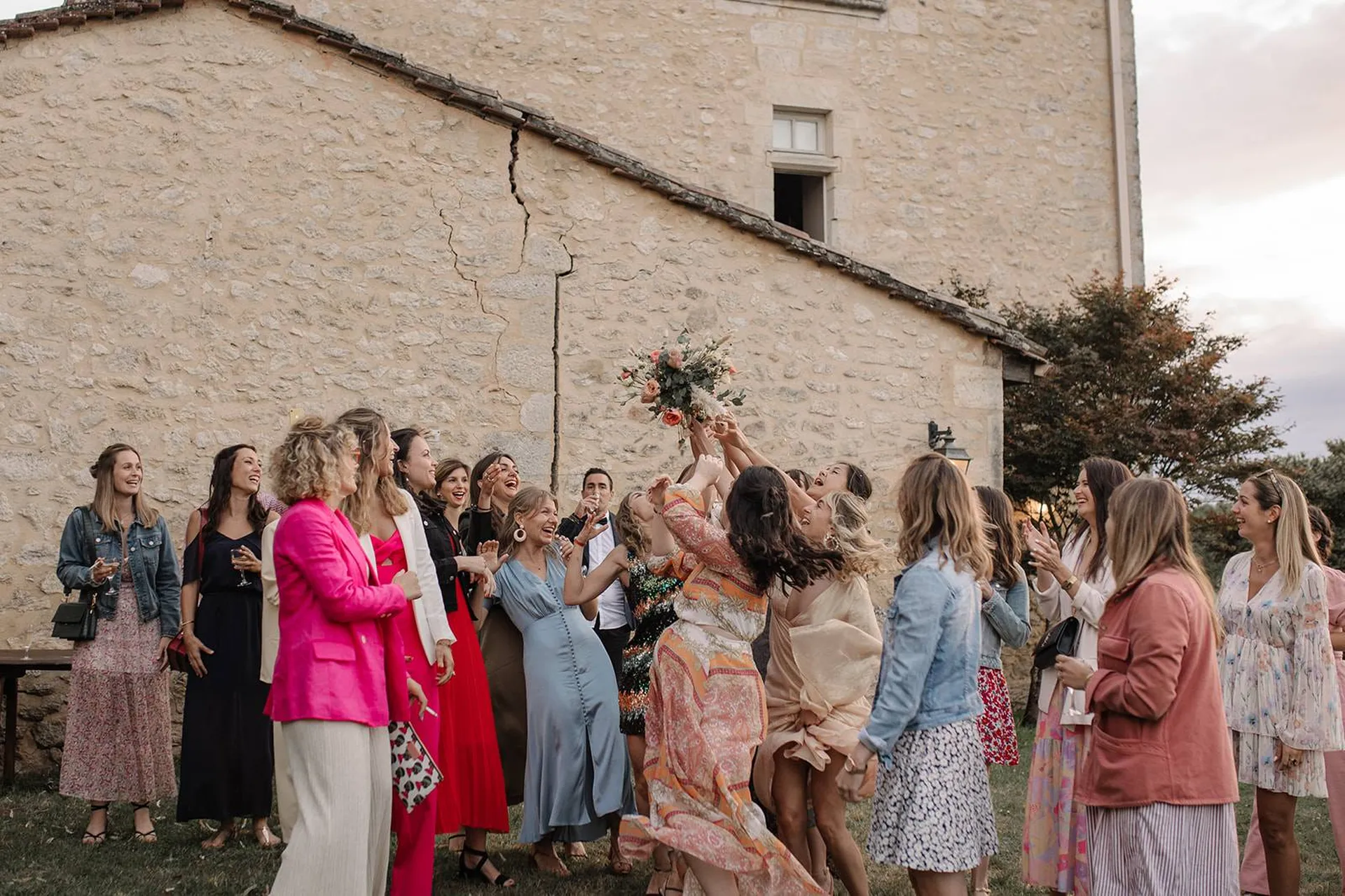 Des alternatives au lancer de bouquet ? Les conseils de votre wedding planner à Bordeaux en Gironde. Les mariages de mademoiselle L - Olga Palet