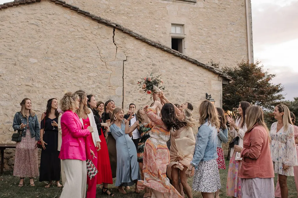 Des alternatives au lancer de bouquet ? Les conseils de votre wedding planner à Bordeaux en Gironde. Les mariages de mademoiselle L - Olga Palet