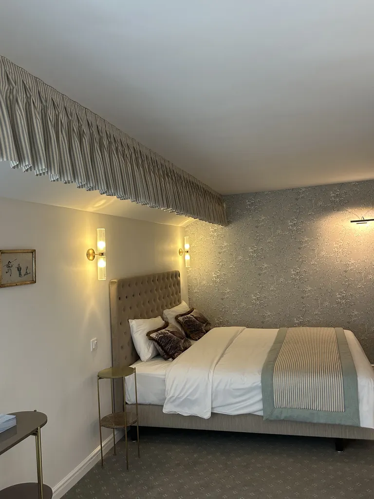 Agencement textile de l’Hôtel Château de Fontager à Serves-sur-Rhône