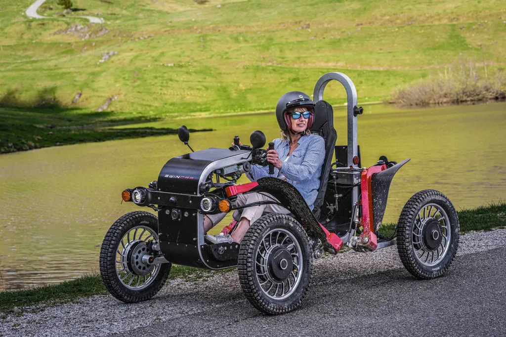 Swincar tout-terrain électrique à la montagne
