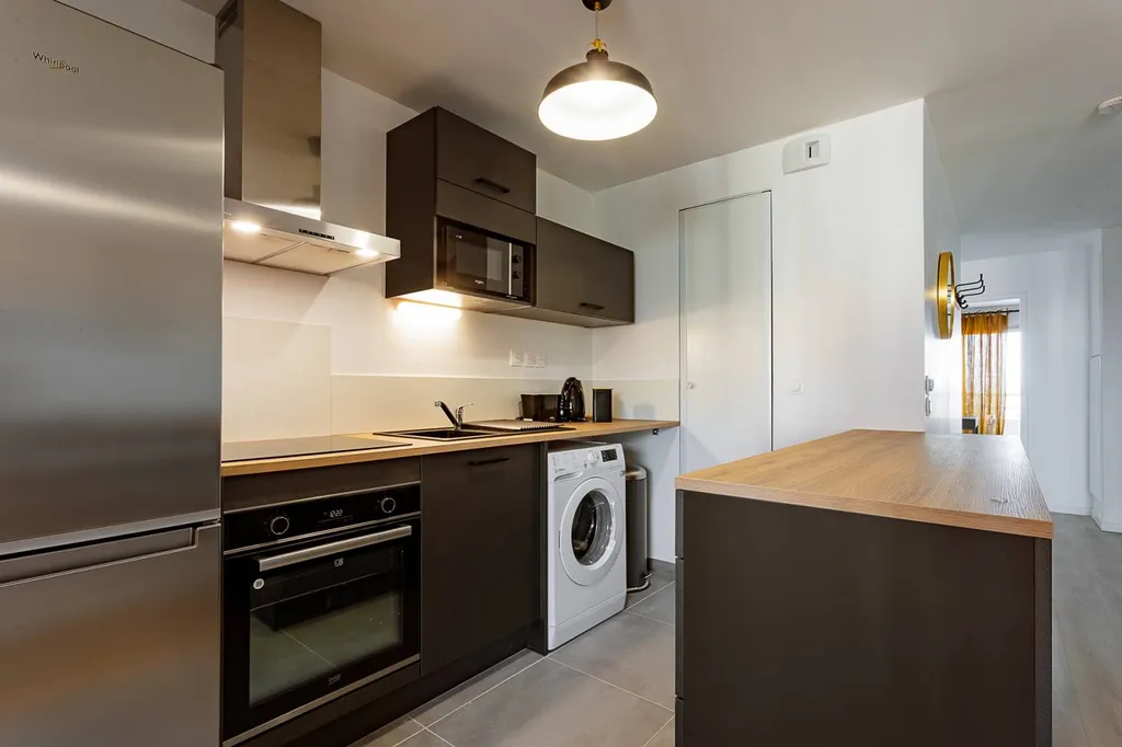 Chambre dans superbe T4 en Colocation meublée Barrière de Paris/ La Vache  