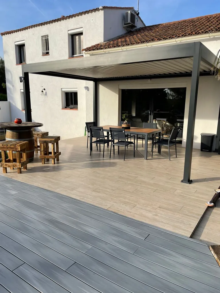 Pergola bioclimatique en aluminium sur Martigues