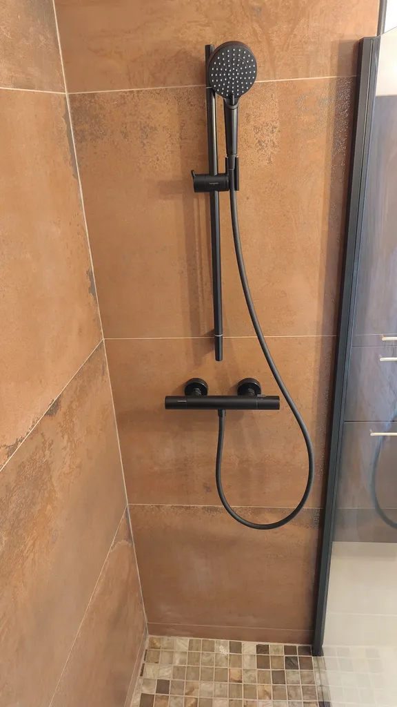 Remplacement baignoire → Douche à l’italienne à Mougins | Plombier 06 | Rénovation salle de bain
