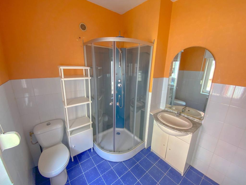 Salle d'eau studio jourdainneaktion-agence-immobiliere-rouen-achat-vente-location-syndic-estimation-annonces-dpe