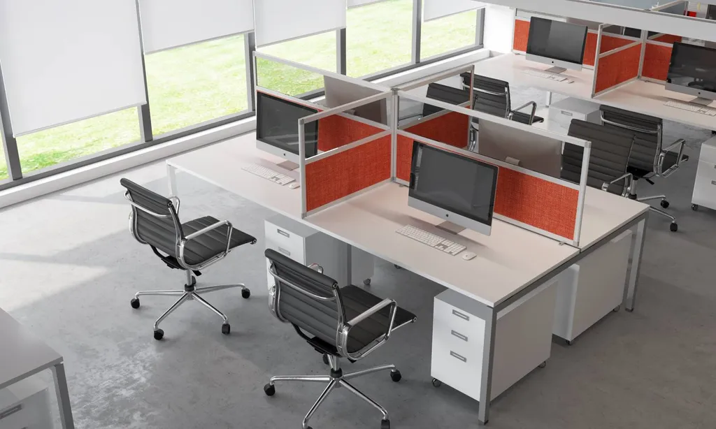 Panneaux de séparation de bureau dans les centres d'appels à Paris