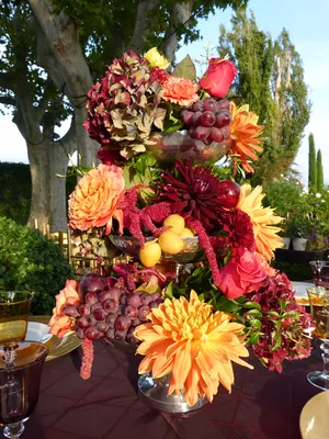 Dîner sur un thème oriental en plein air dans les jardins d'une bastide avec piscine près de Saint Rémy de Provence