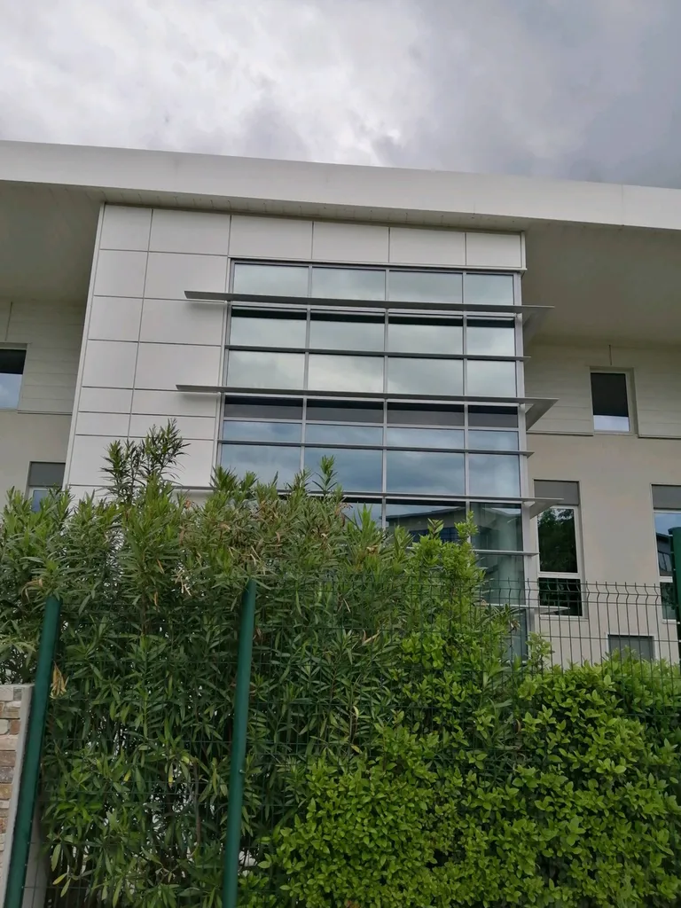 Avantage de la pose d'un films solaire teinté. Toulon.