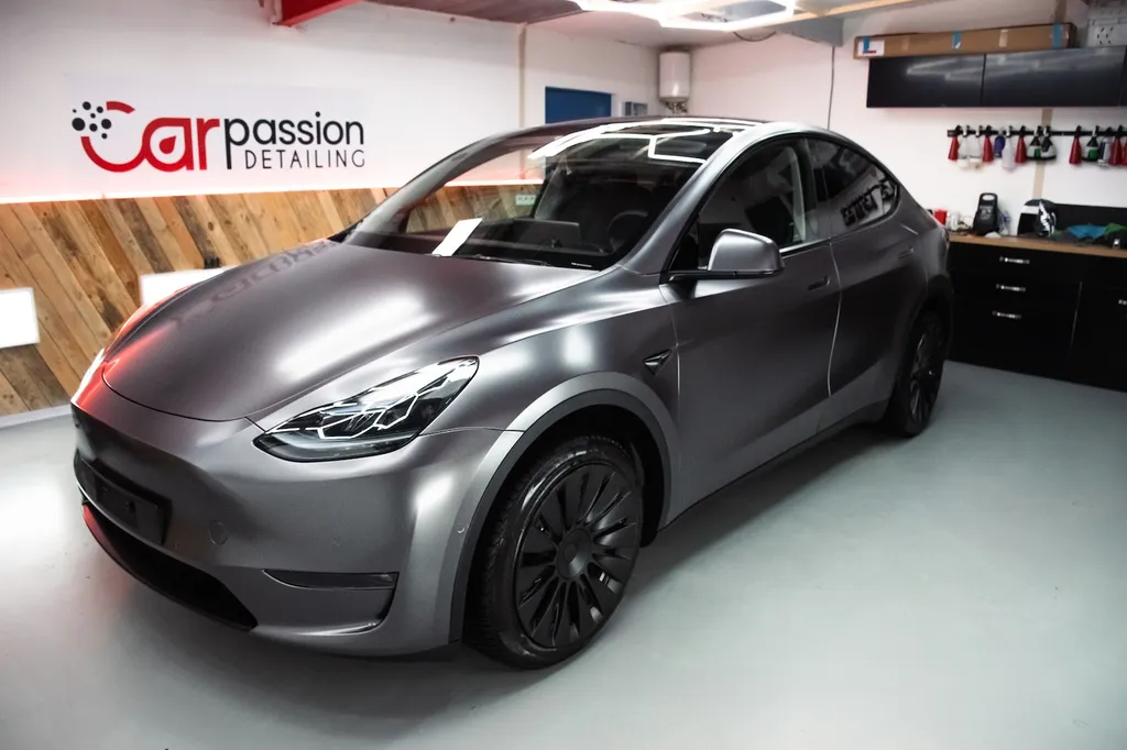 Protection face avant en finition satinée et Traitement céramique Gtechniq sur Tesla Model Y à Compiègne 60