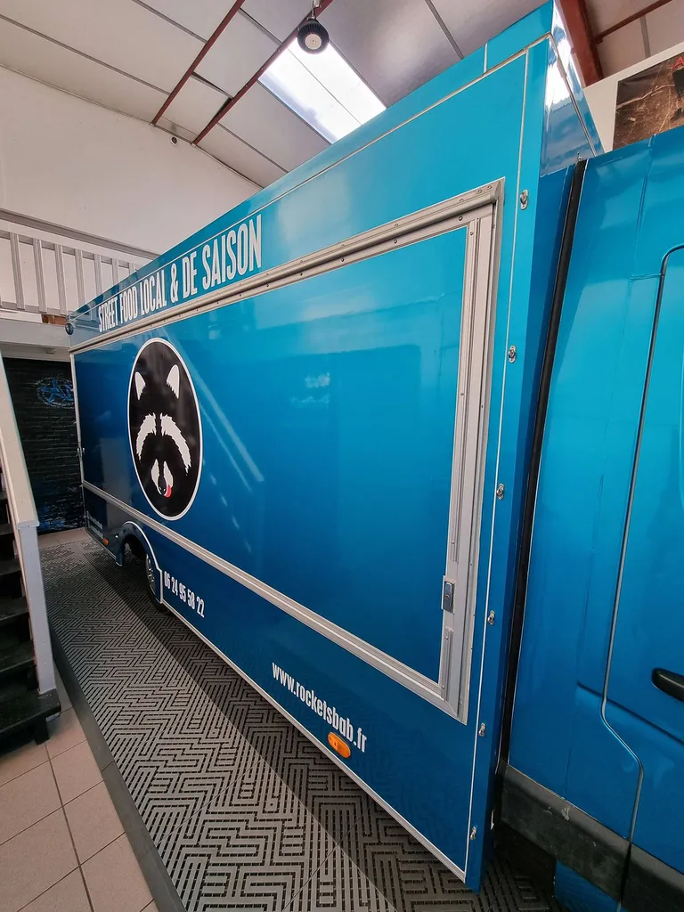 Lyon food truck covering
