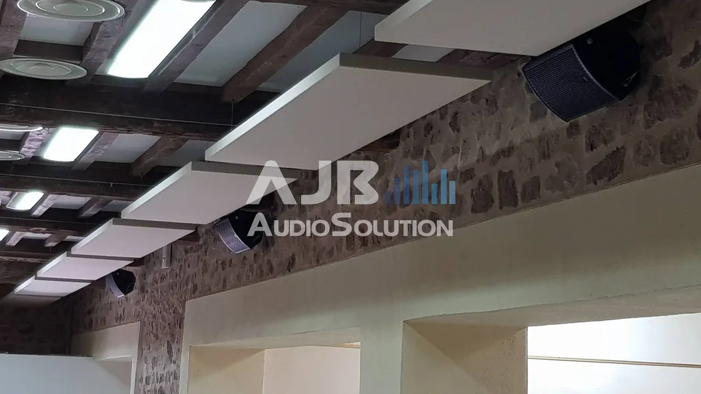 système audio complet Turbosound avec contrôle des fréquences SPL ONE Audiopole et flight case micros sans fil achat vente boutique