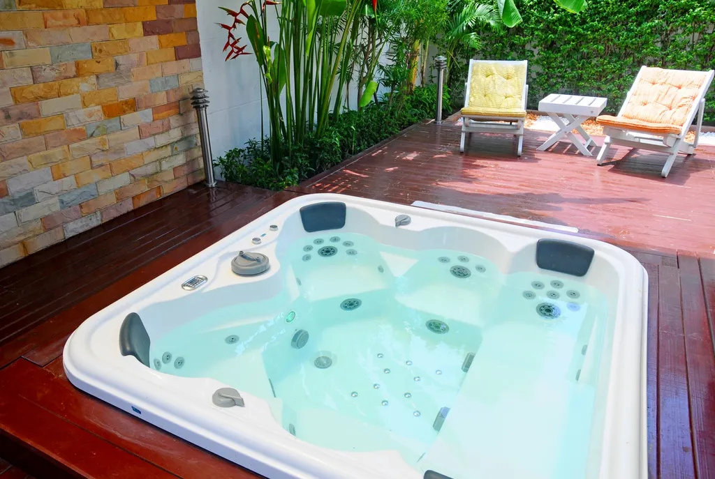 Showroom spa sur la Côte Bleue Aquadis Piscine revendeur officiel Astral Iberspa vente installation spa toutes marques conseil magasin