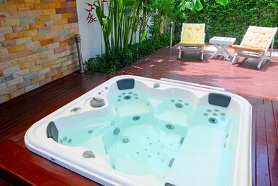 Showroom spa sur la Côte Bleue Aquadis Piscine revendeur officiel Astral Iberspa vente installation spa toutes marques conseil magasin