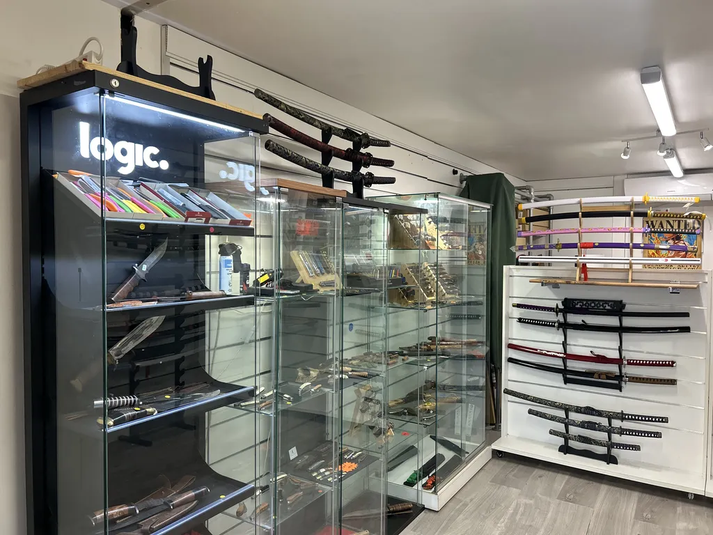 Boutique de couteaux artisanaux, gravure personnalisée, accessoires bois haut de gamme près de Montpellier et Palavas-les-Flots