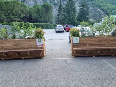 Jardinières ornementales et pare buffle à Clans