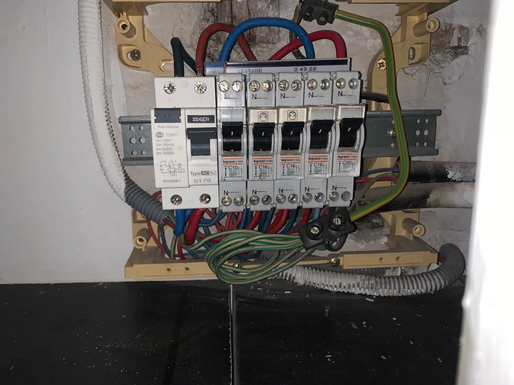 Avenir Elec 13 - Quelle est la meilleure entreprise d'électricité à Sanary sur Mer près de Toulon ?