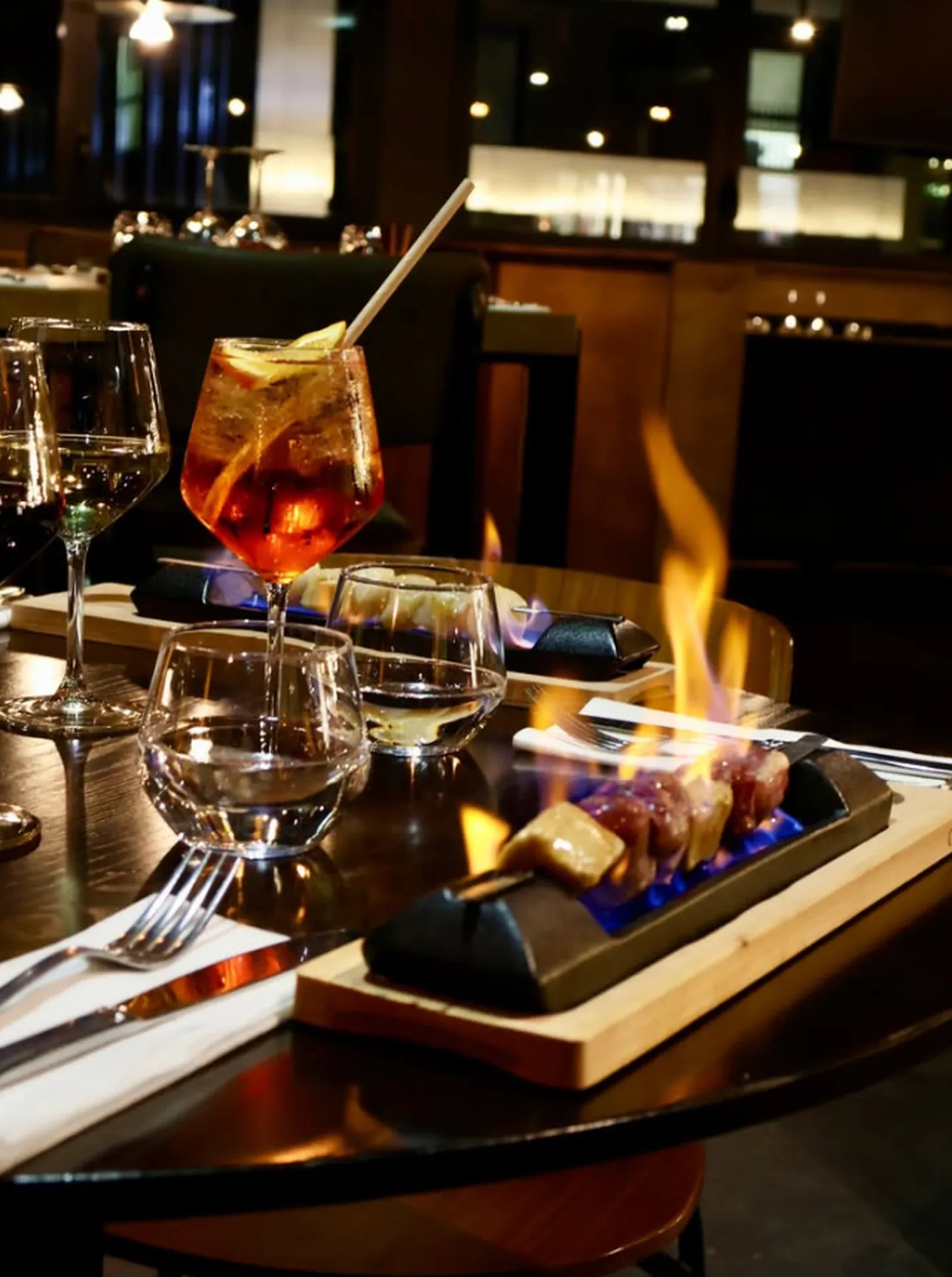 Restaurant avec planches à partager, brochettes flambées et cuisine maison dans un lieu convivial à Lyon Ouest