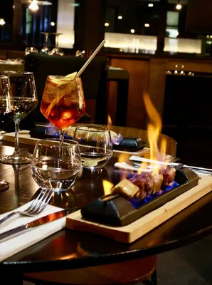 Restaurant avec planches à partager, brochettes flambées et cuisine maison dans un lieu convivial à Lyon Ouest