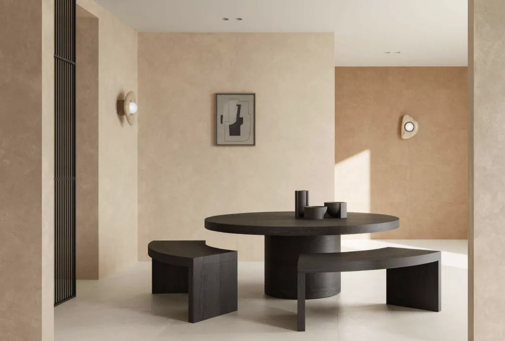À Saint-Aubin-sur-Scie, les formats 60x120 cm sont utilisés dans les salles de bain design avec des teintes douces comme “Silk” ou “Cloudy”.