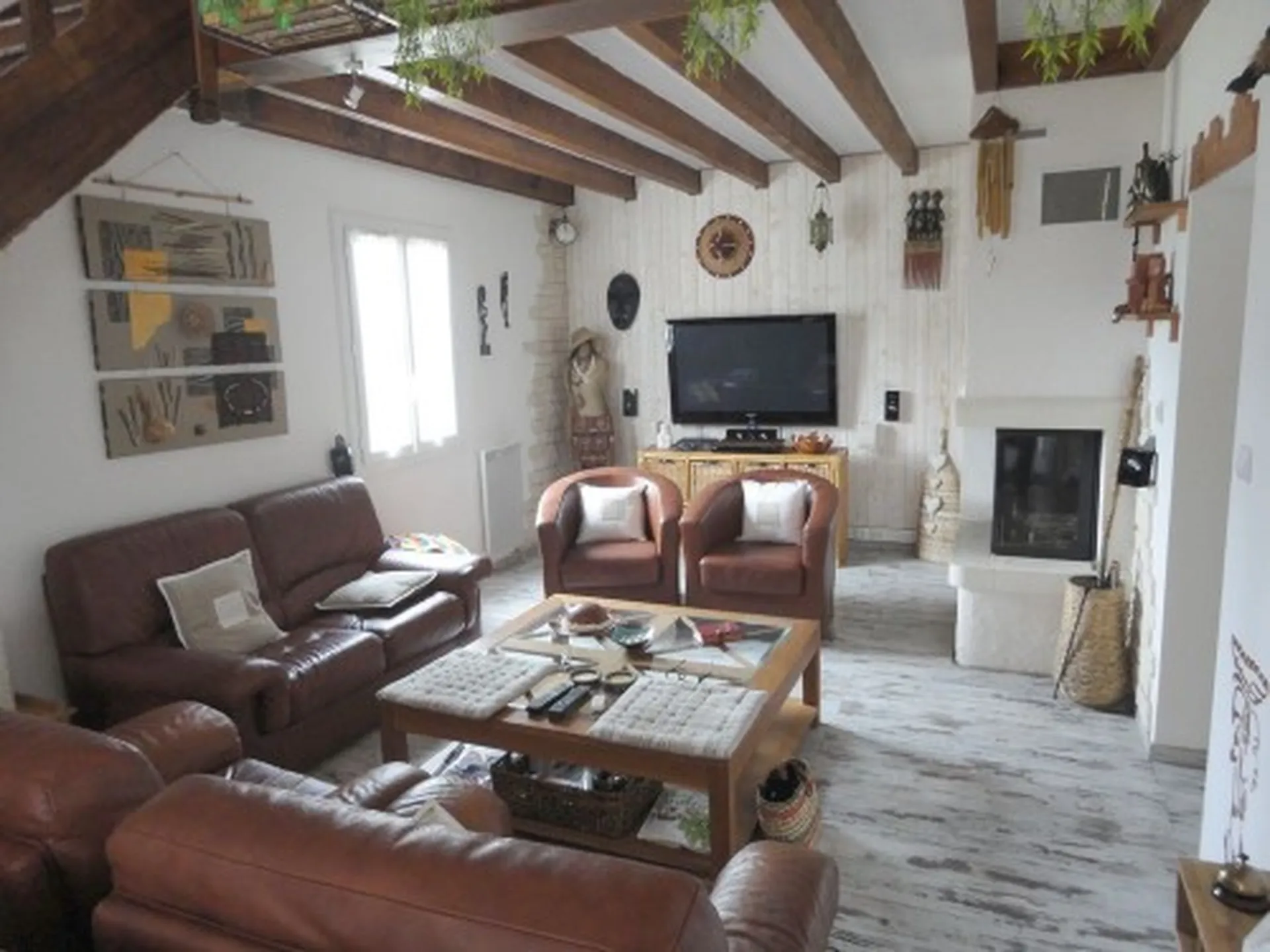  A vendre superbe villa  4 Roquefort La Bédoule dans quartier calme  avec terrain paysager