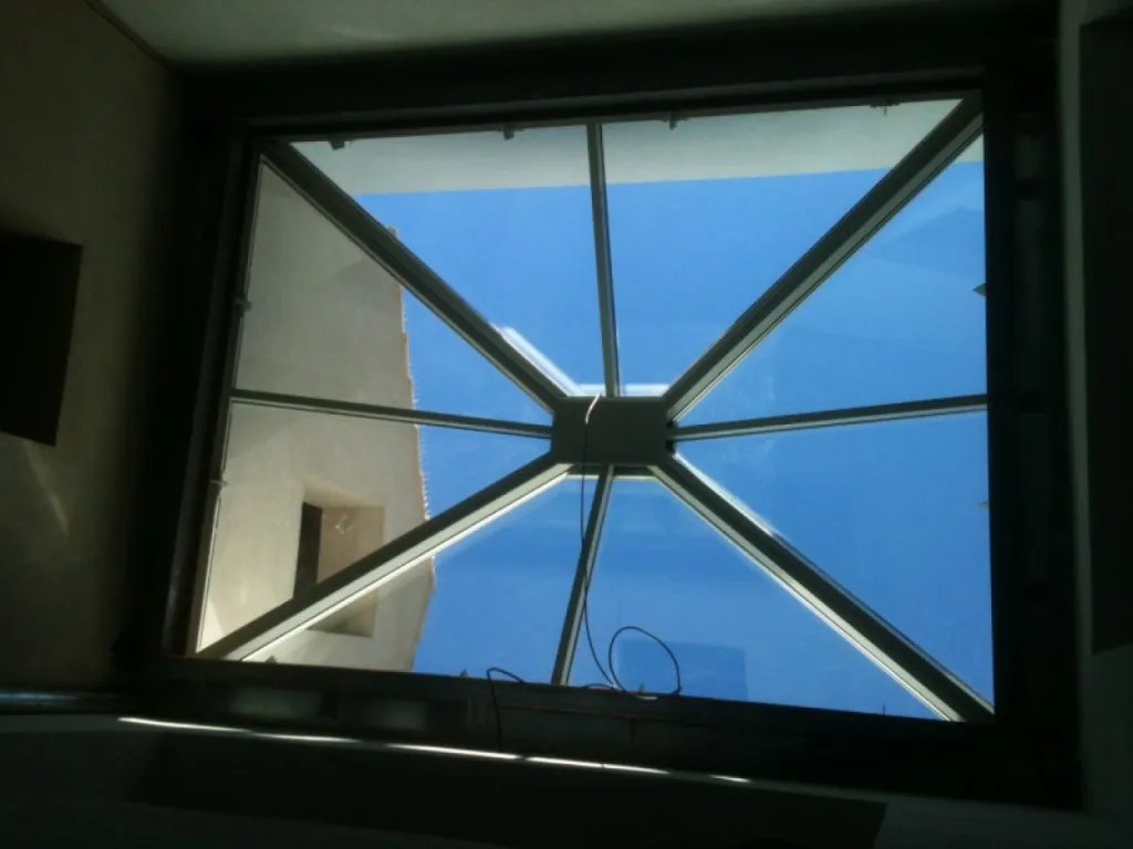 Réalisation d'un Puits de lumière type plancher en verre à Salon de Provence